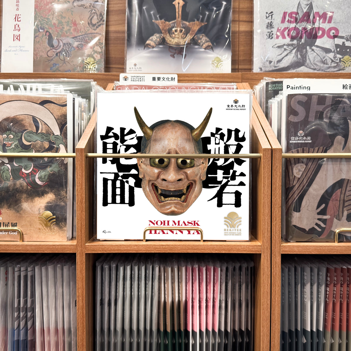 能面 ～般若～｜REKITEE 店頭ジャケット陳列